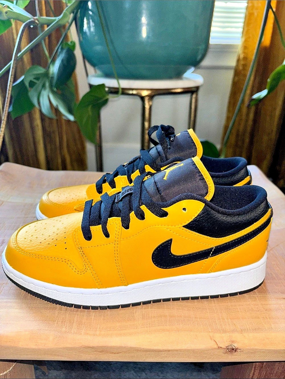 Jordan Air Jordan 1 Low Sneakers Yellow & Black Girls US 5Y Like New